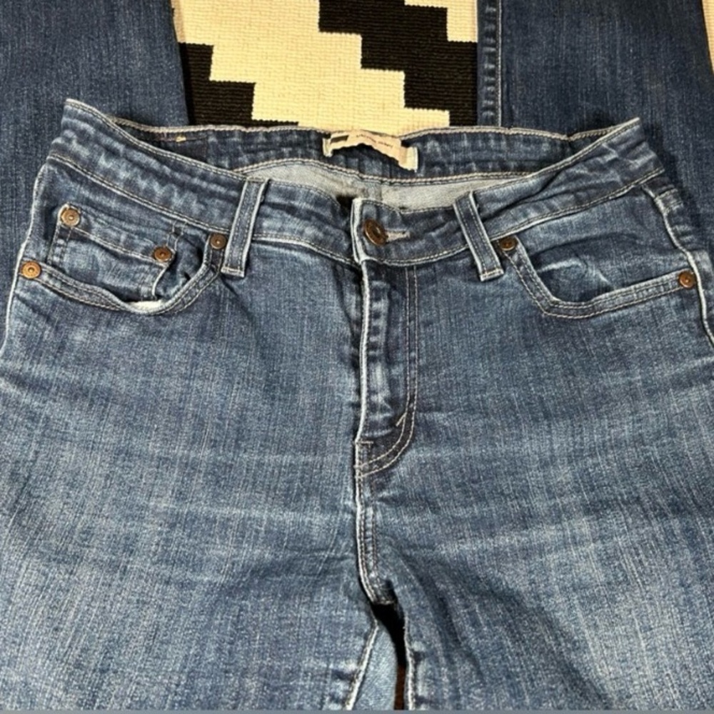 LEVIS, Mid Rise Skinny jeans!! - Picture 3 of 8